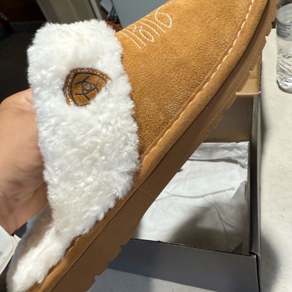 Ariat Tan and White Women's Slippers